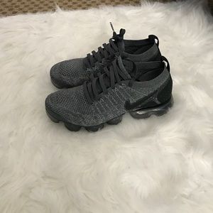 Men’s size 7 Vapormaxes